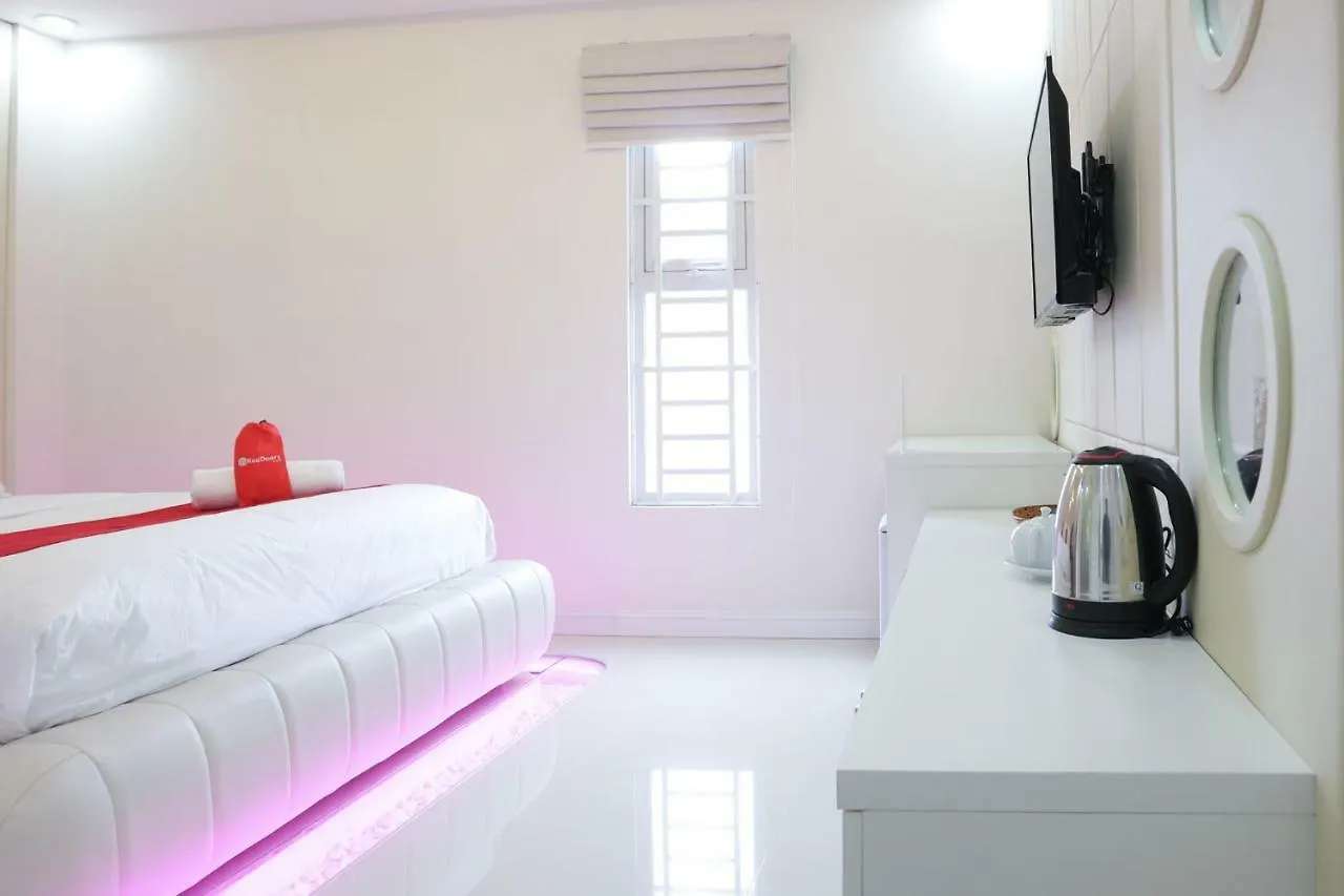 Reddoorz Premium @ Nguyen Oanh Street Hotel Ho Chi Minh-stad