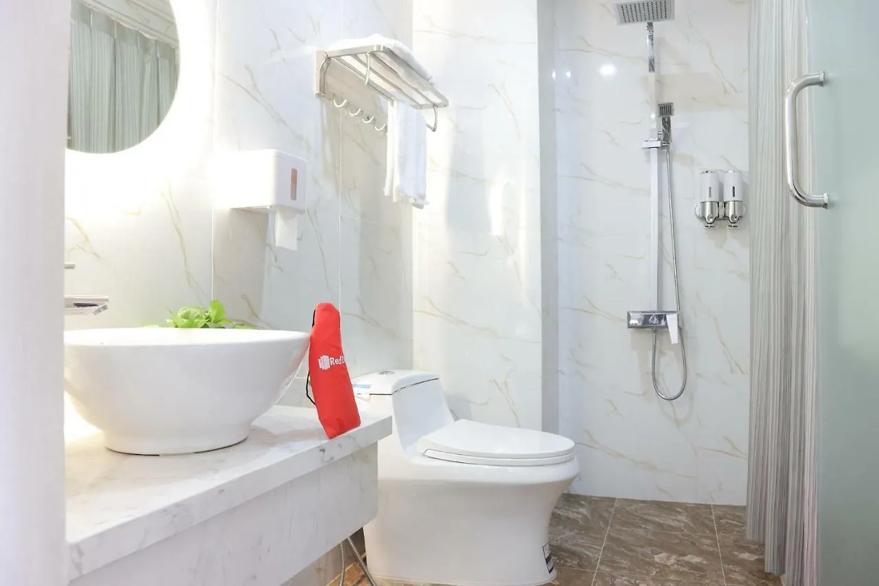 Reddoorz Premium @ Nguyen Oanh Street Hotel Ho Chi Minh City 2*,  Vietnam